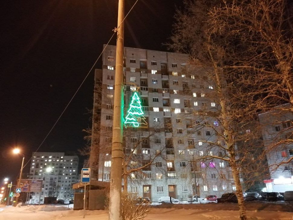 Глава Северодвинска обвиняет жителей в разрушении новогодних украшений